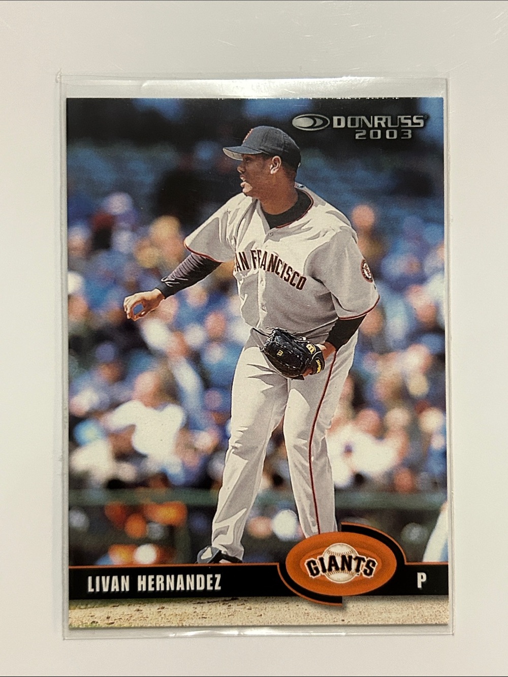2002 Donruss Livan Hernandez base set card #381 - SF Giants